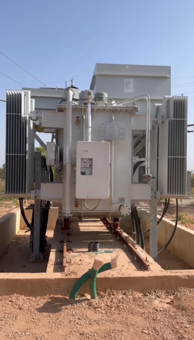 Detalle de instalación eléctrica industrial en armario de potencia